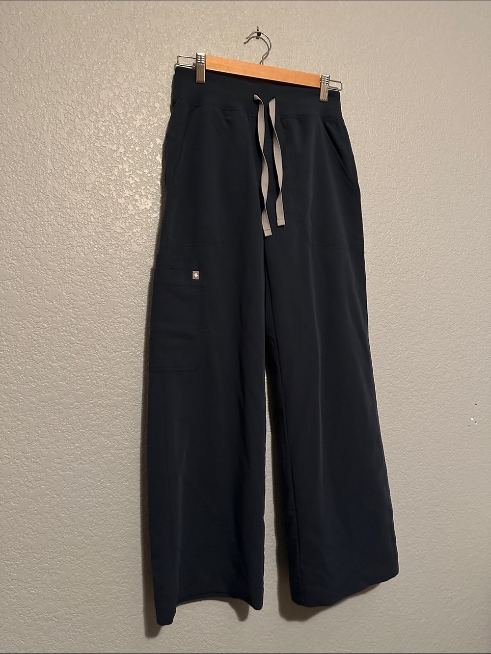 Figs Isabel Wide Leg Scrub Pants - Picture 8 of 11